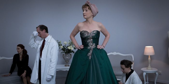 Une Robe Pour Mrs Harris 17